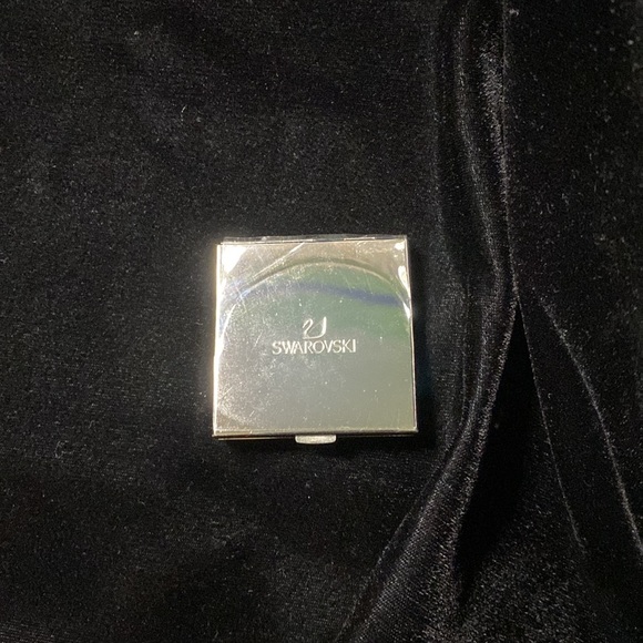 Swarovski graphite crystal compact mirror.💋 - Picture 5 of 7